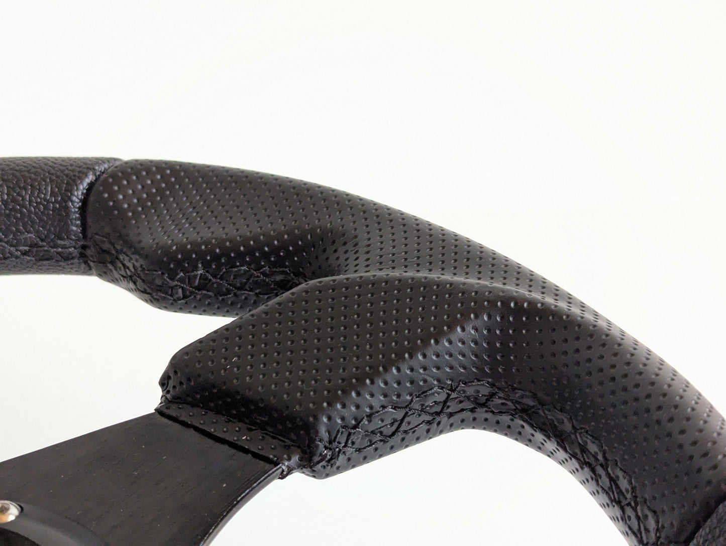 Steering Wheel For BMW E31 E32 E34 E36 (1992-1995) - 320 mm, Perforated Leather, Black Spokes, Sport Vision, Drift