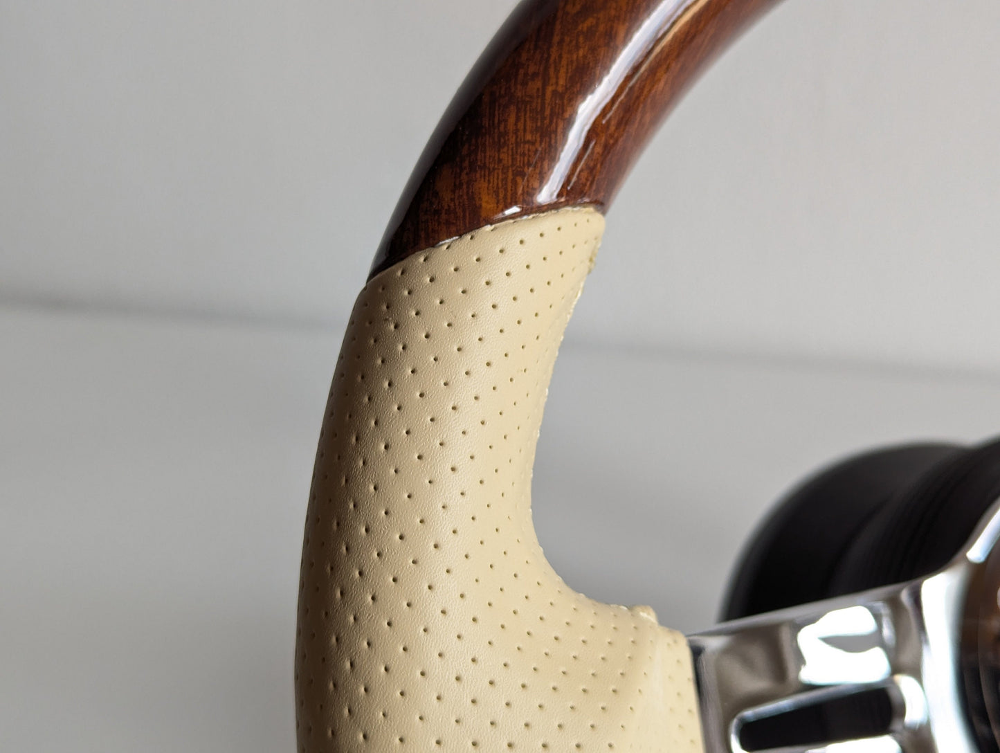 Steering Wheel For Mercedes Benz W123 W124 W126 W201 R107 - Flat Bottom, Wood, Vintage, Beige Leather, Chrome spokes, 350 mm