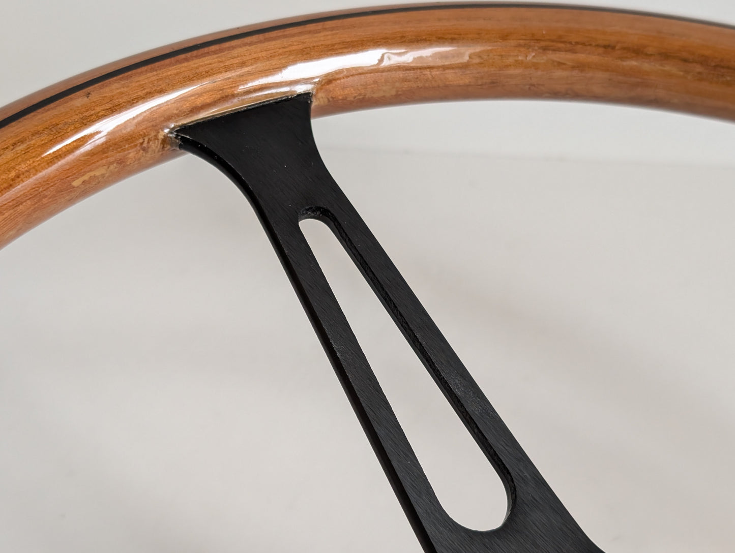 Steering Wheel For Alfa Romeo - 164 33 75 90 (1983- 1993) - Wooden Rim, Black Trim, Black Spokes, Vintage Style, 380mm