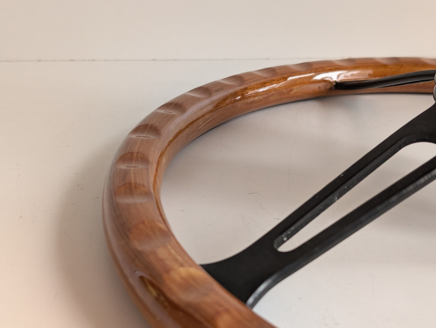 Steering Wheel For Alfa Romeo - 164 33 75 90 (1983- 1993) - Wooden Rim, Black Trim, Black Spokes, Vintage Style, 380mm