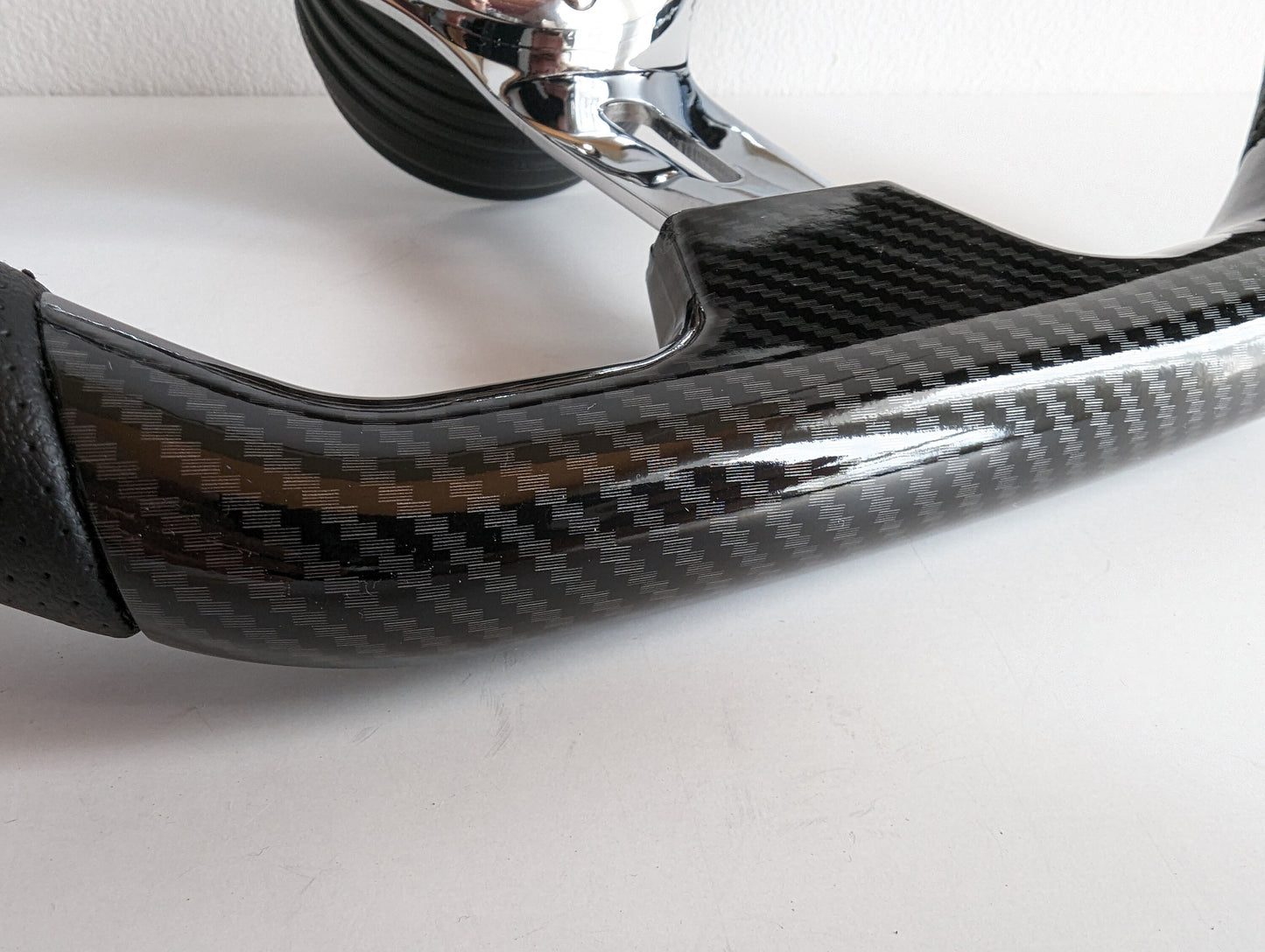 Steering Wheel For Land Rover Discovery (1989-1994) - Carbon Look, Flat Bottom, Chrome Spokes, Sport Design, 350 mm