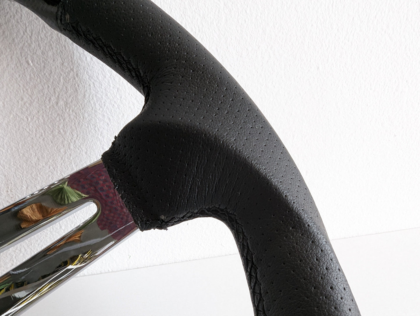 Steering Wheel For Land Rover Discovery (1994-1998) - Carbon Look, Flat Bottom, Chrome Spokes, Sport Design, 350 mm