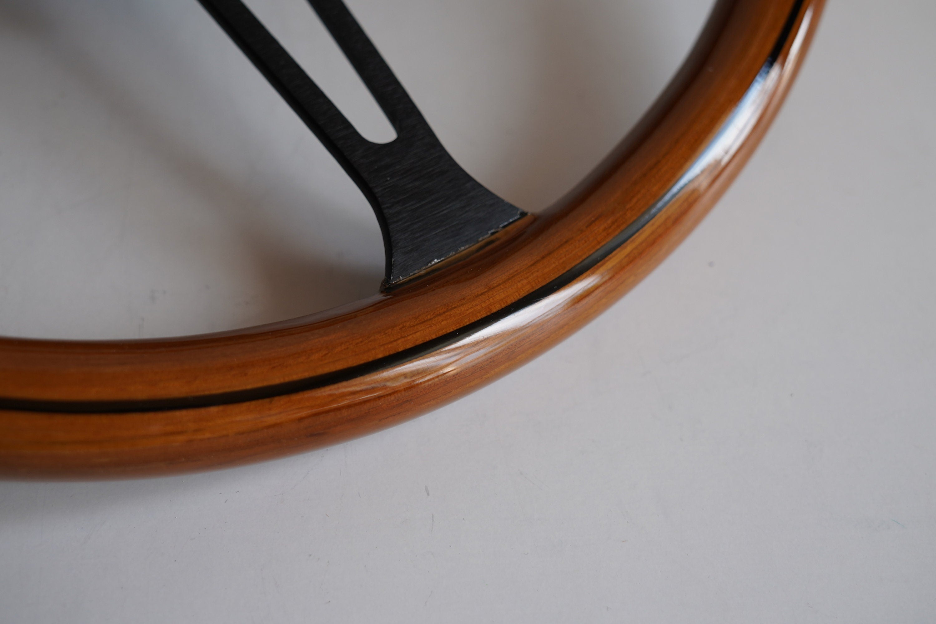 thumbnail interactive-video image 1 of Wood Chromes 380mm Wood Steering Wheel – Triumph TR4 TR5 TR6 GT6 Spitfire Mk2 Mk3, Brown 1 of 3